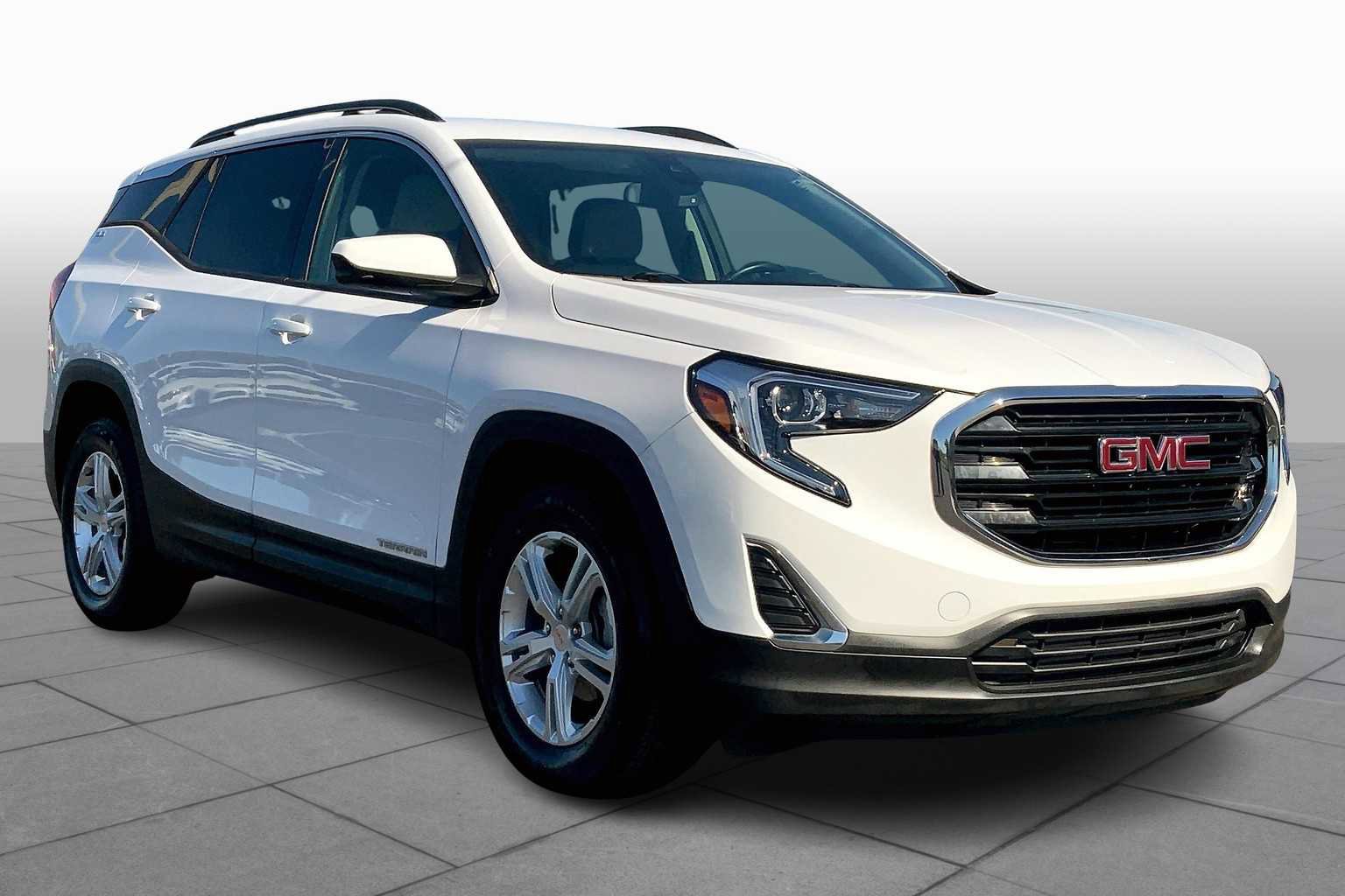 Used 2020 GMC Terrain SLE w/ Driver Convenience Package image 2