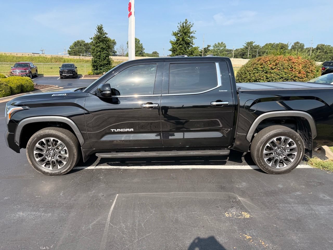 Used 2025 Toyota Tundra Limited AWD/4WD image 3