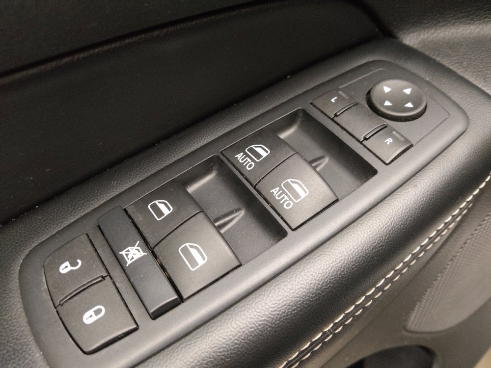 Used 2016 Jeep Grand Cherokee Limited w/ Luxury Group II AWD/4WD image 27