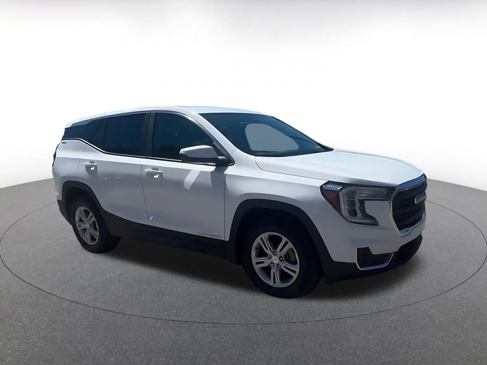 Used 2024 GMC Terrain SLE FWD image 2