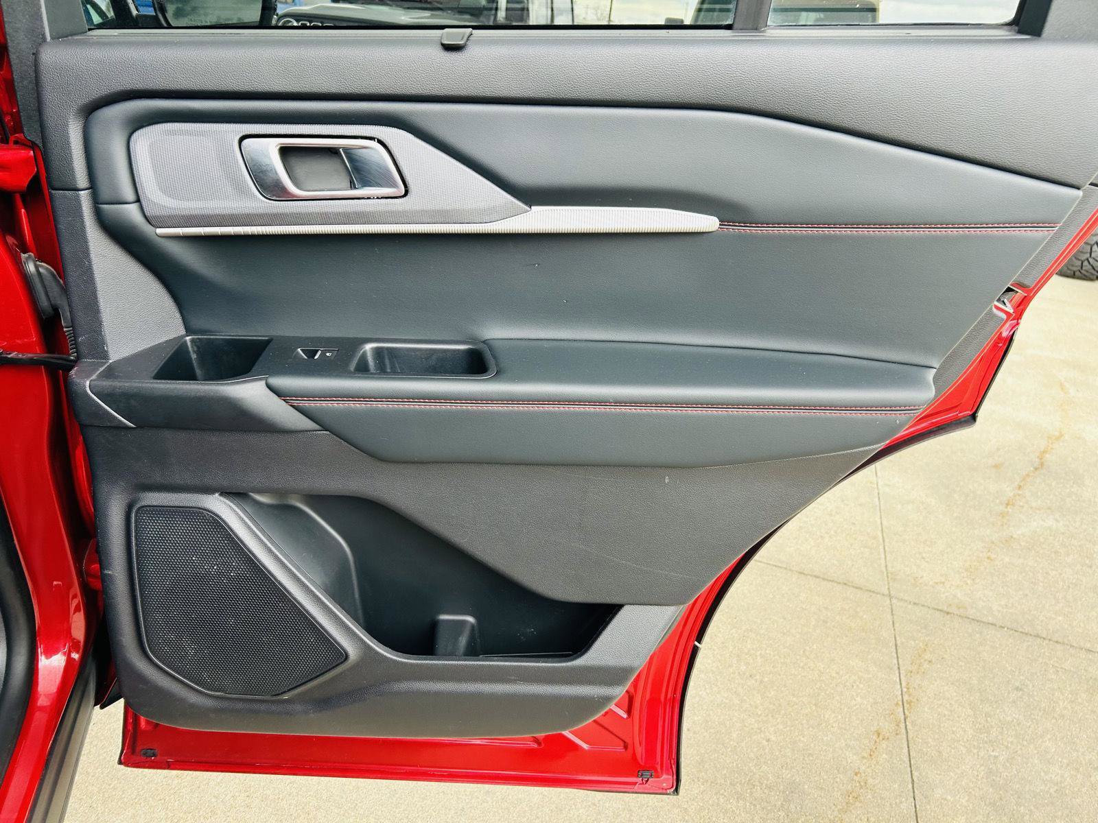 Used 2025 Ford Explorer ST-Line w/ Premium Package AWD/4WD image 38