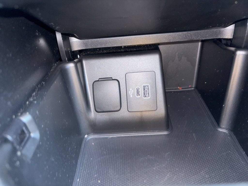 Used 2025 Ford Explorer Active AWD/4WD image 25