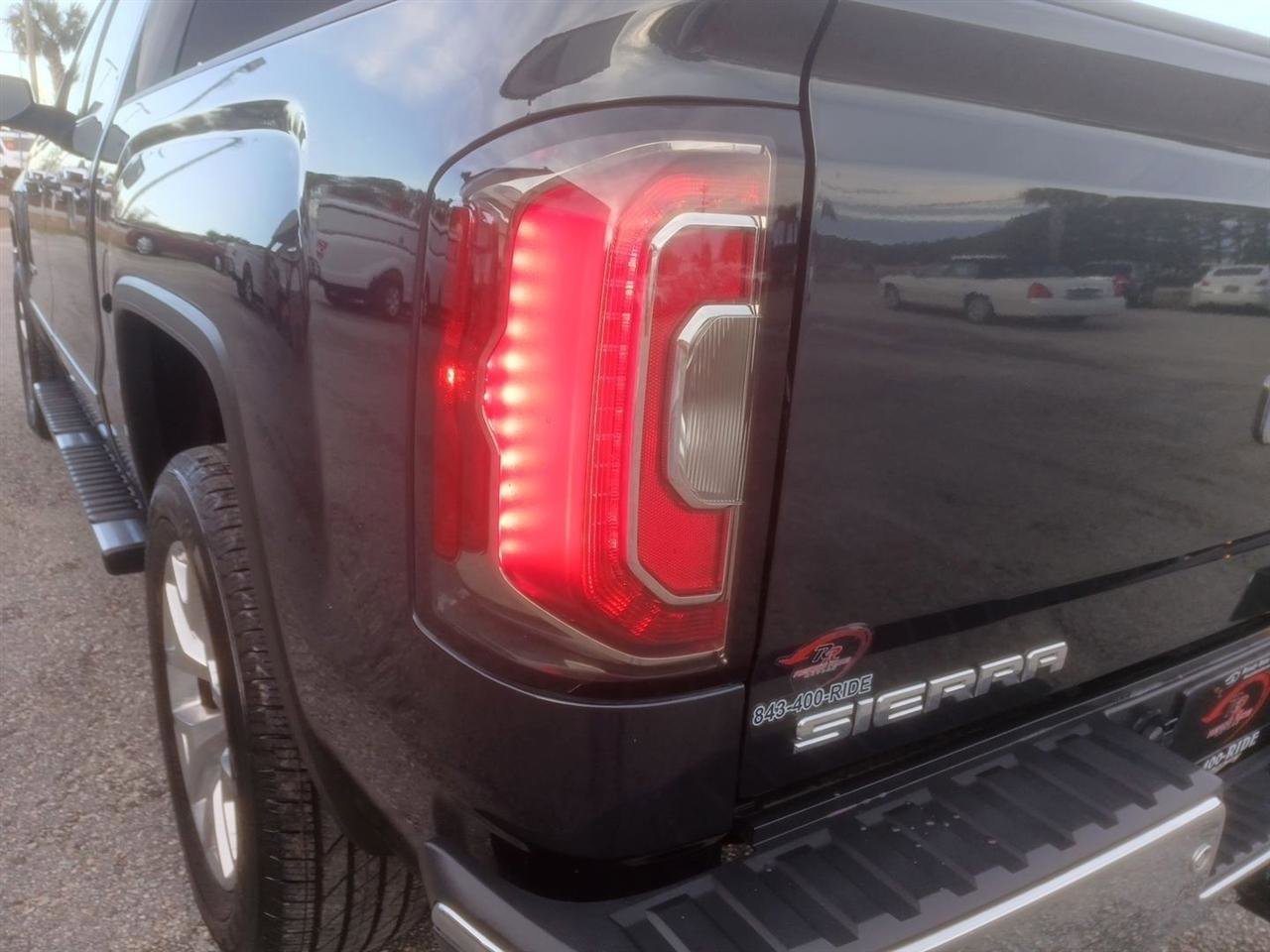 Used 2017 GMC Sierra 1500 SLT w/ SLT Premium Package image 44