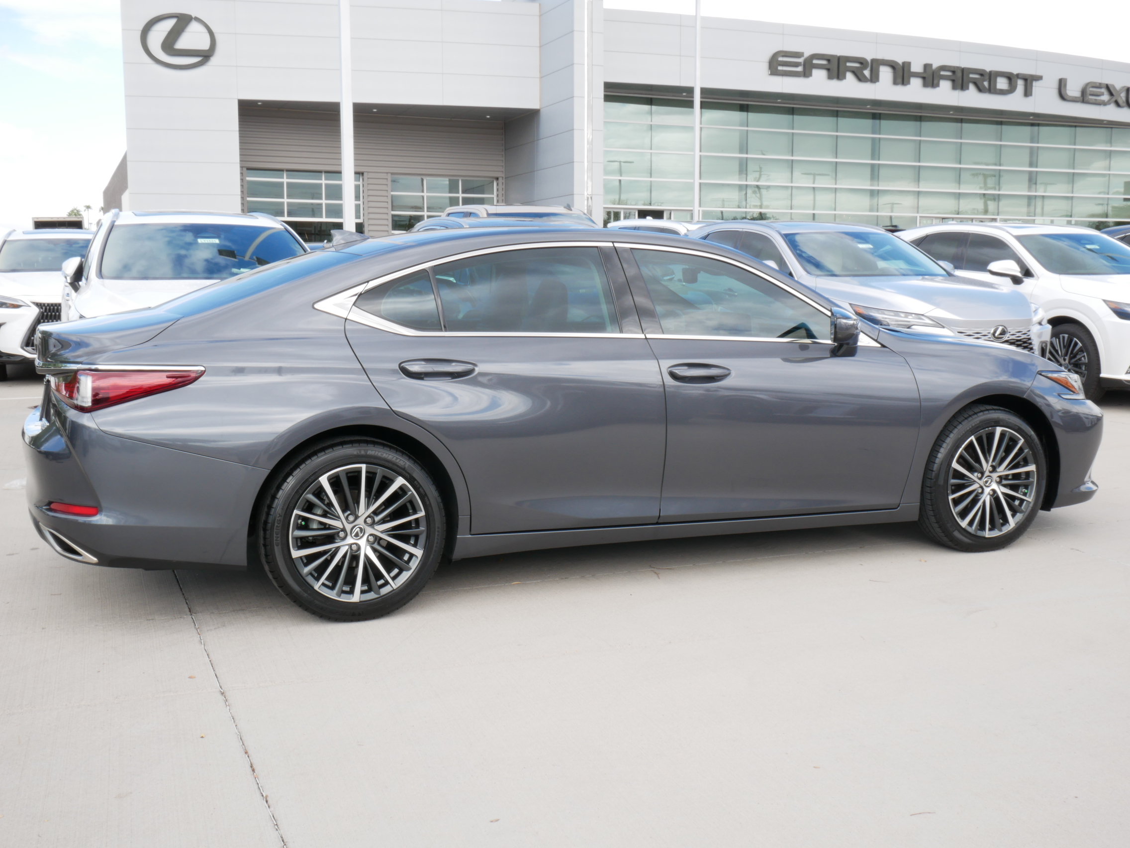 Used 2023 Lexus ES 350 w/ Premium Package FWD image 11
