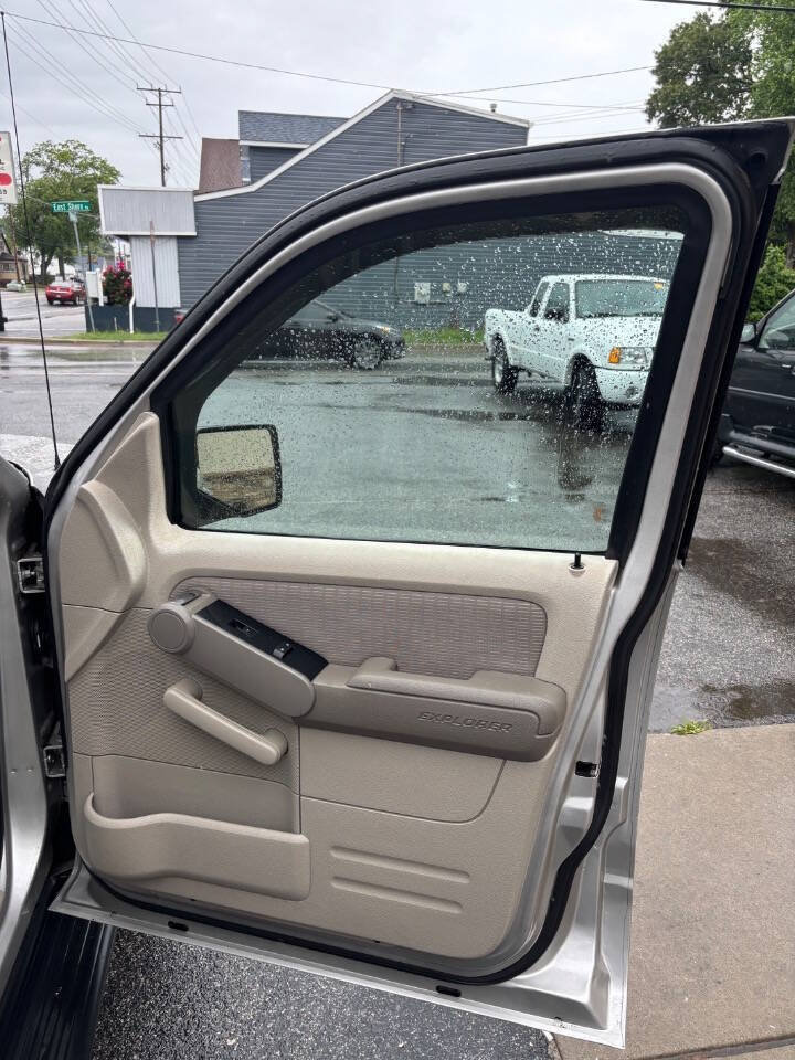 Used 2007 Ford Explorer XLT AWD/4WD image 16