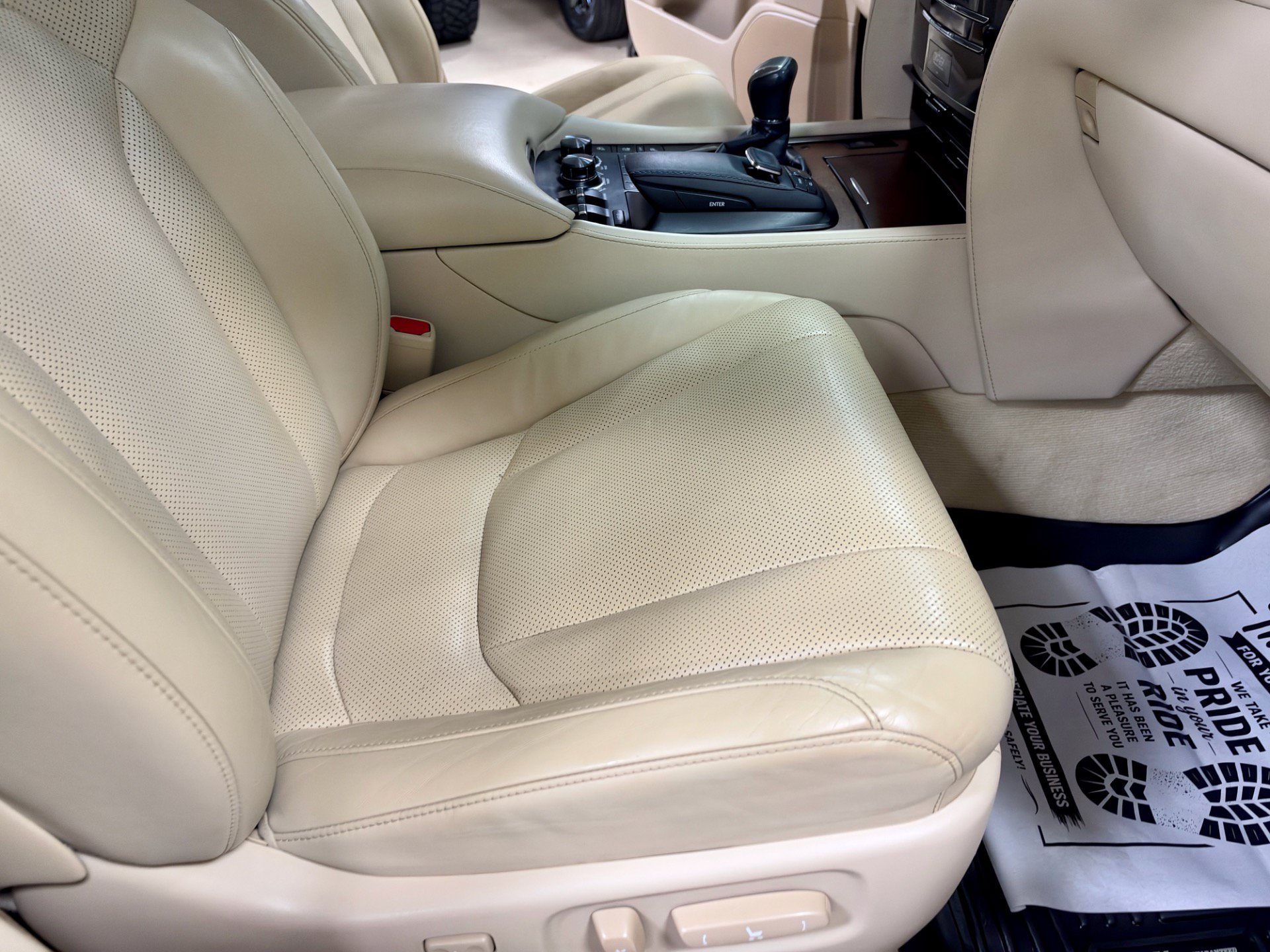 Used 2017 Lexus LX 570 4WD w/ Luxury Package image 30