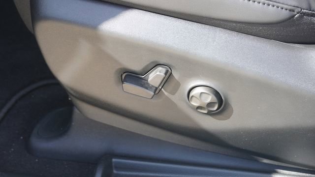New 2026 Chrysler Pacifica Select FWD image 24