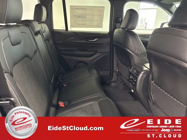 New 2025 Jeep Grand Cherokee Altitude image 31