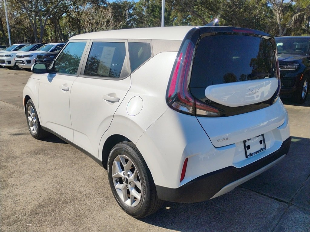 Used 2023 Kia Soul LX w/ LX Technology Package image 6