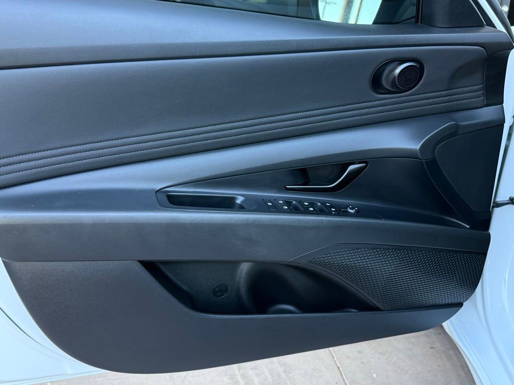 Used 2025 Hyundai Elantra SEL FWD image 18