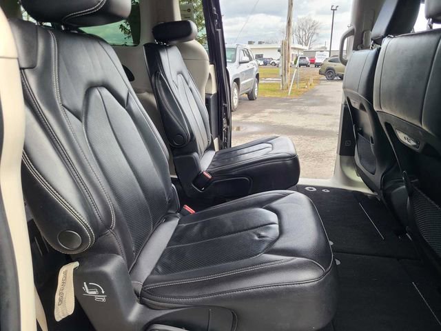 Used 2022 Chrysler Pacifica Touring-L image 21