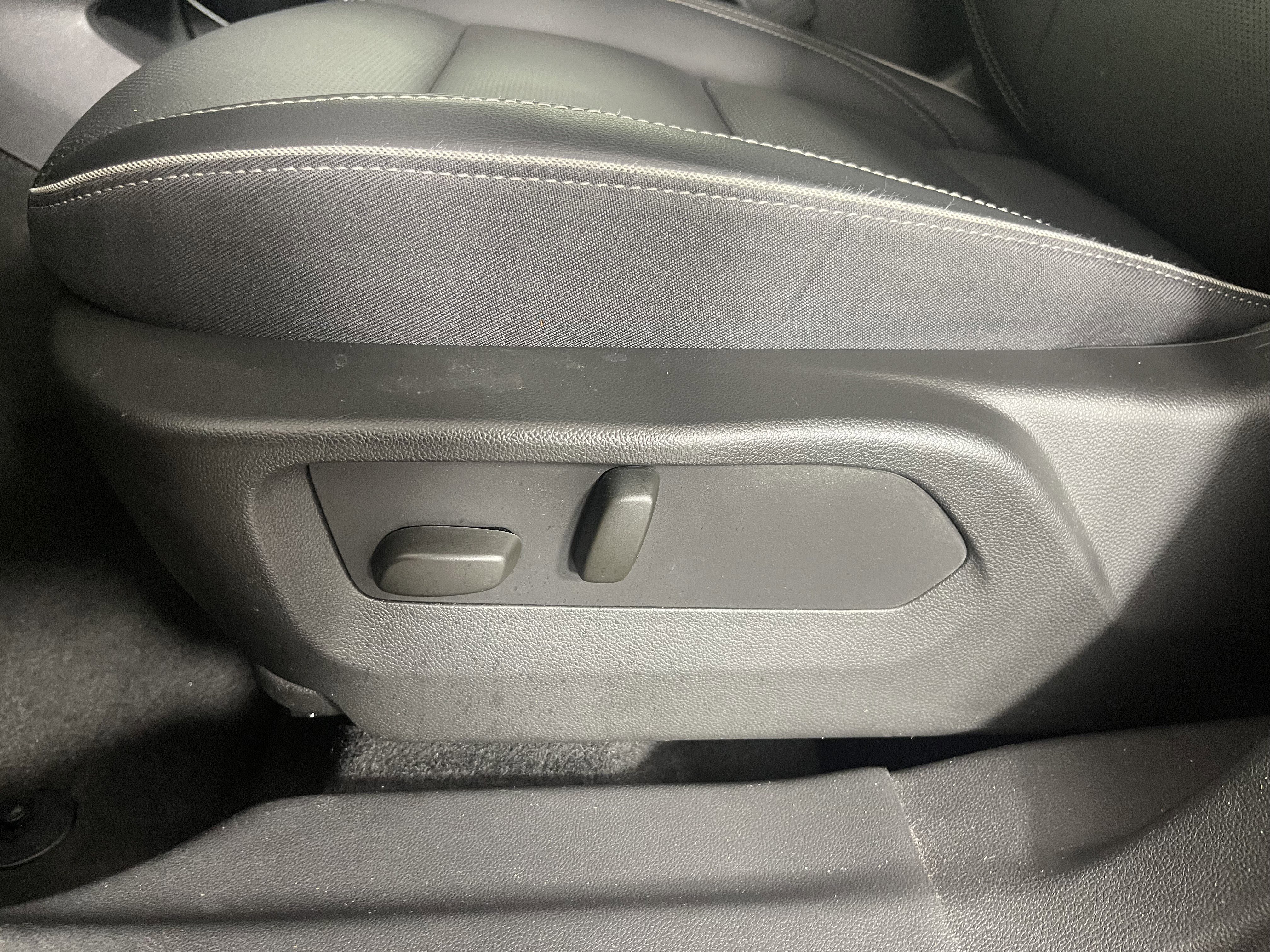 Used 2023 Buick Envision Essence image 19