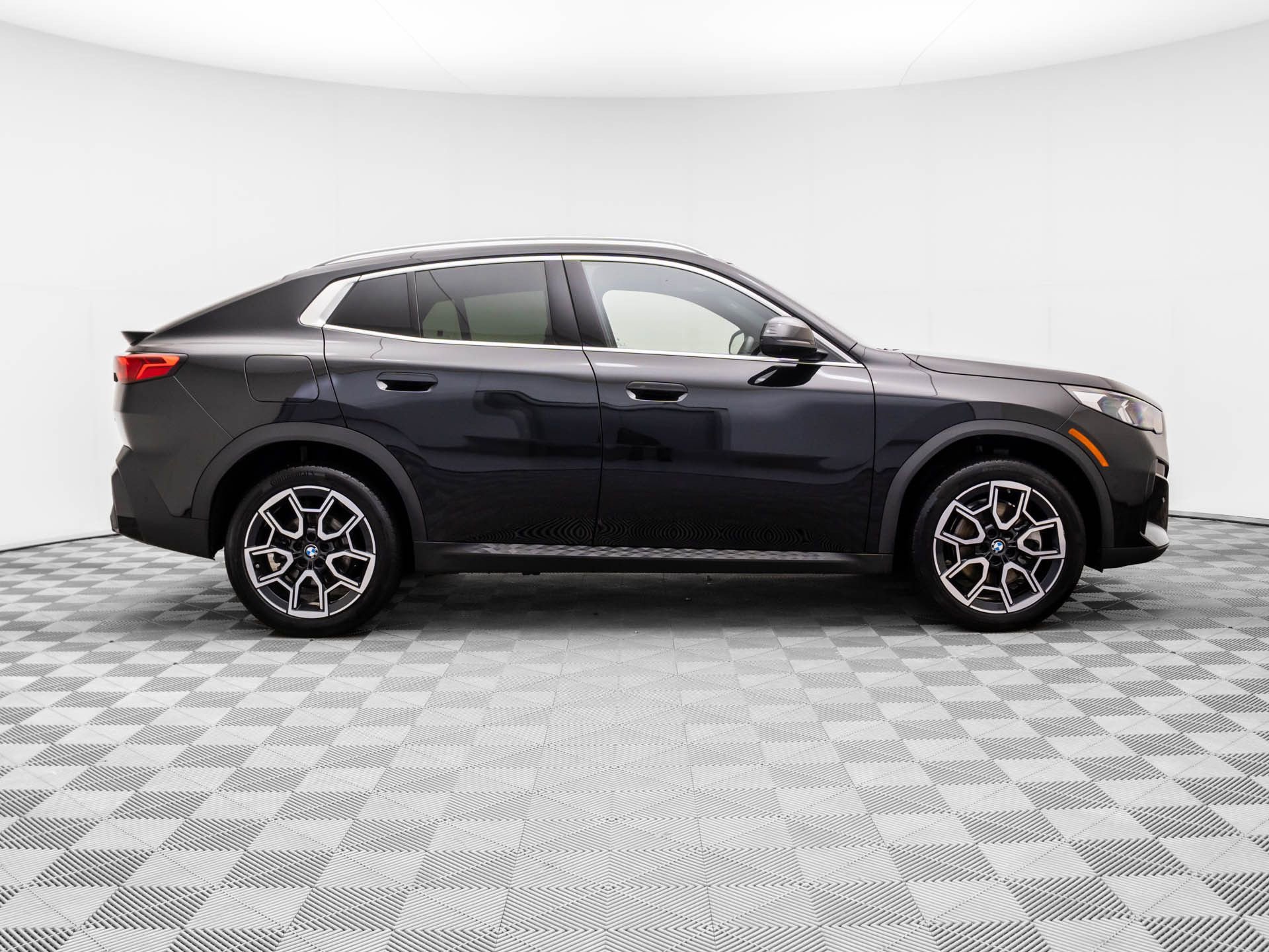 Certified 2025 BMW X2 xDrive28i w/ Premium Package AWD/4WD image 6