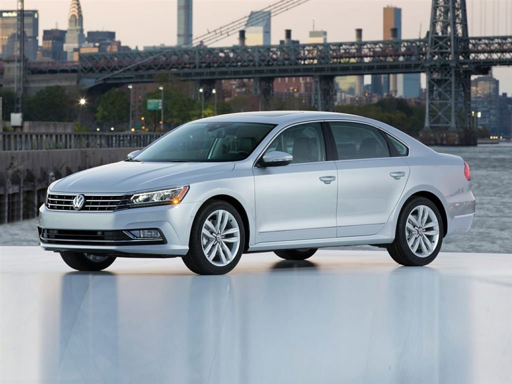 Used 2018 Volkswagen Passat 2.0T SE FWD image 1