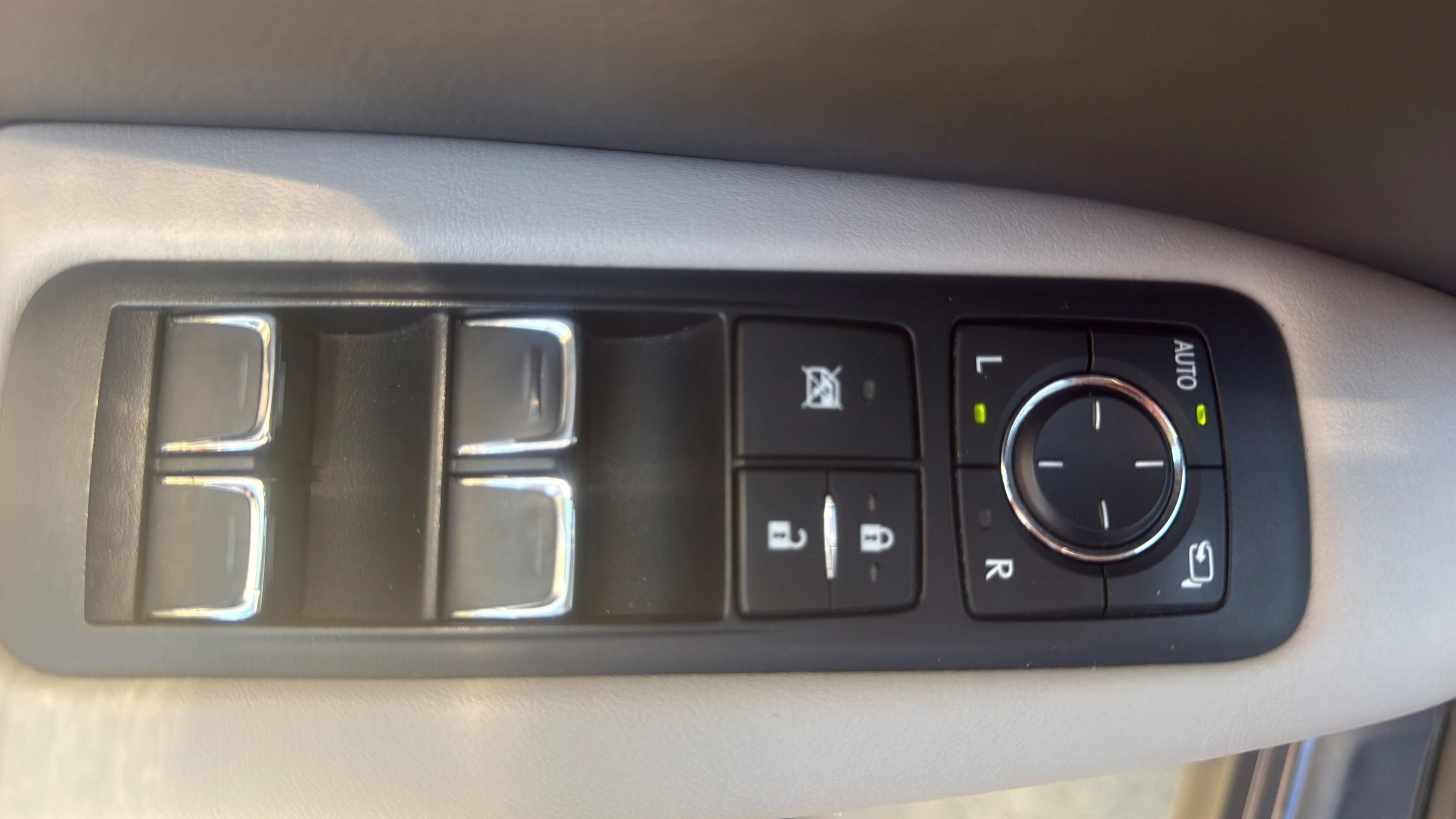 Used 2019 Lexus RX 450hL Premium w/ Premium Package AWD/4WD image 10