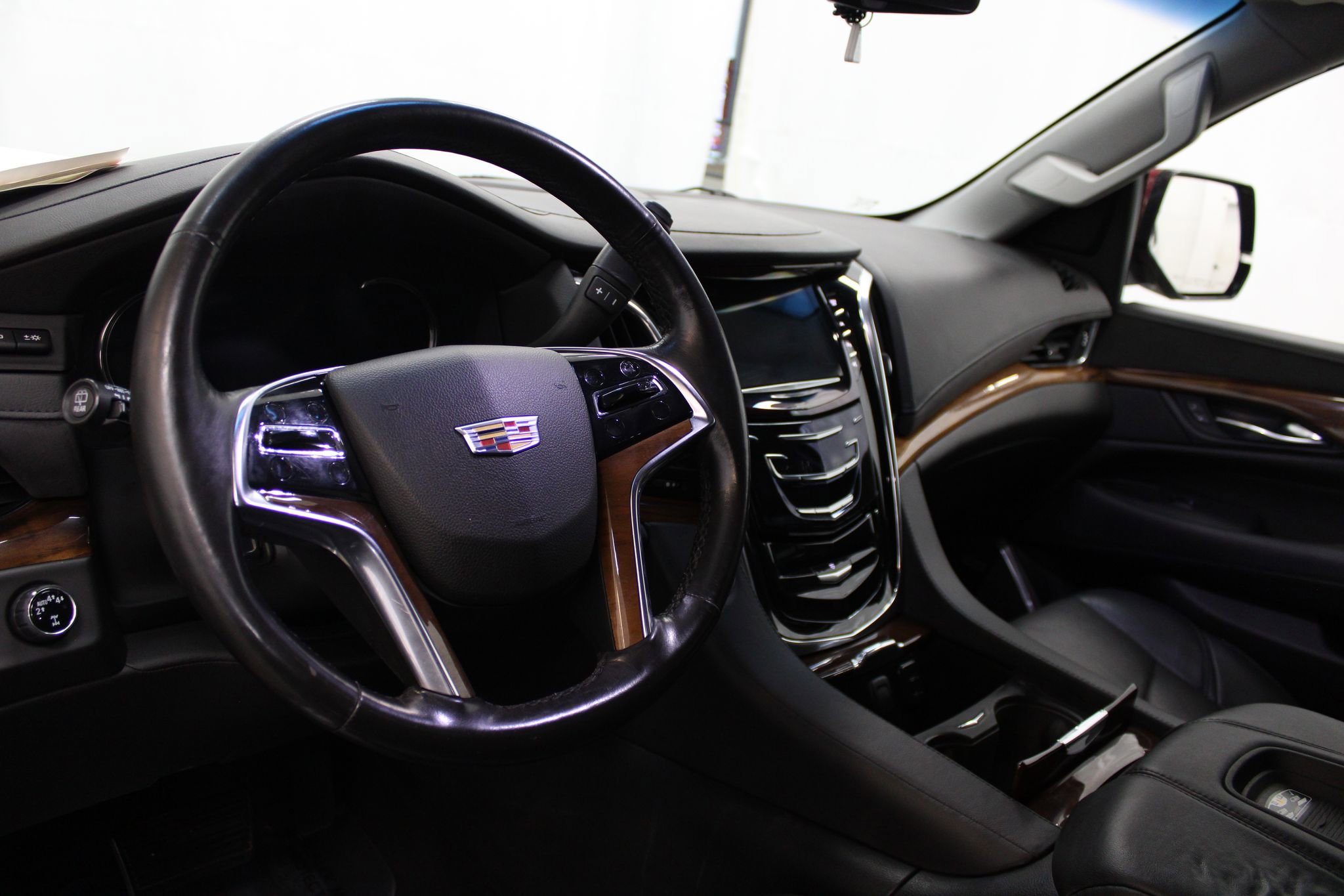 Used 2017 Cadillac Escalade ESV Luxury image 16