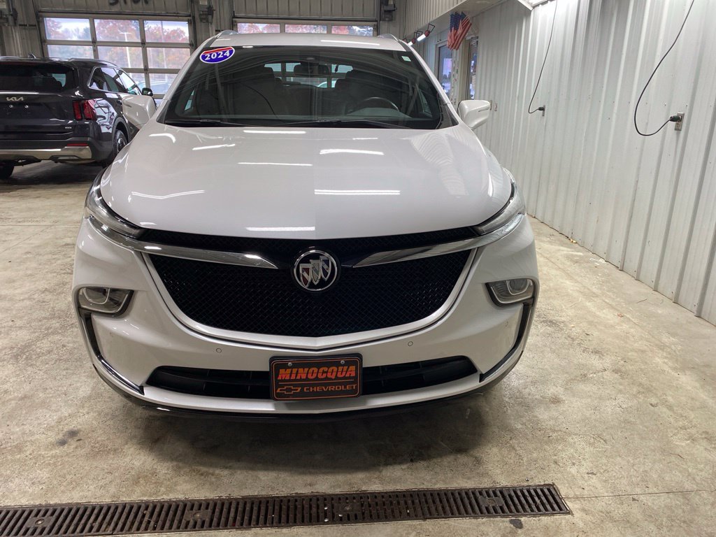 Used 2024 Buick Enclave Essence w/ Sport Touring Edition AWD/4WD image 4