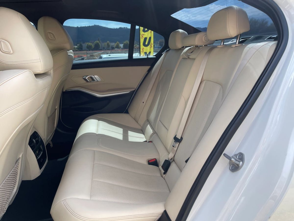 Used 2022 BMW 330e w/ Driving Assistance Package RWD image 29