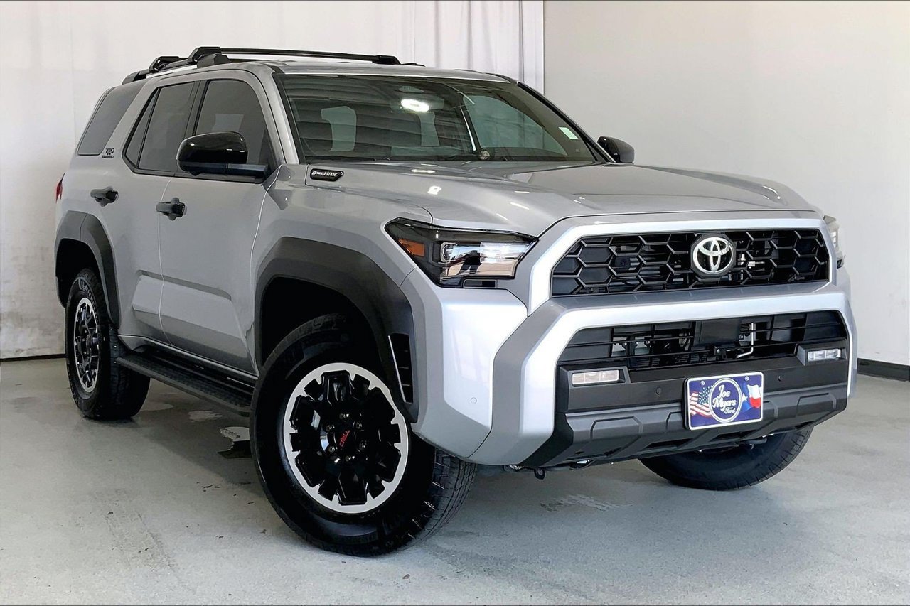 Used 2025 Toyota 4Runner TRD Off-Road Premium AWD/4WD image 34
