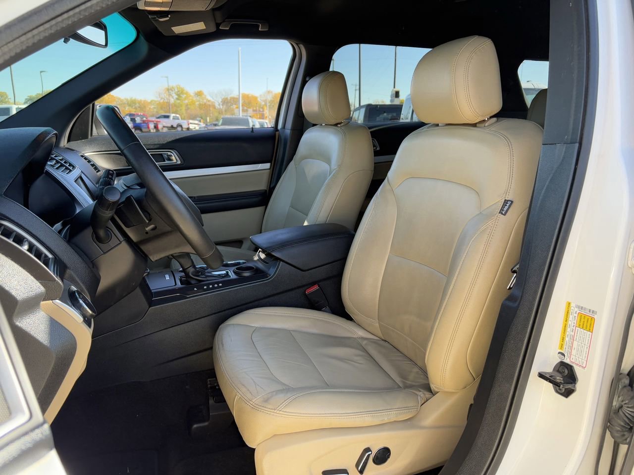 Used 2016 Ford Explorer XLT w/ Equipment Group 202A image 24