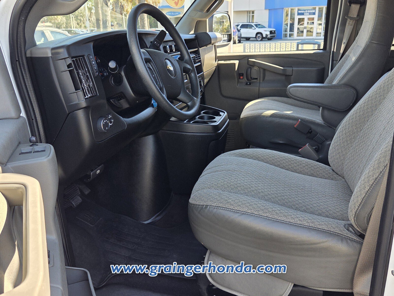 Used 2020 Chevrolet Express 2500 LT w/ LT Preferred Equipment Group image 9