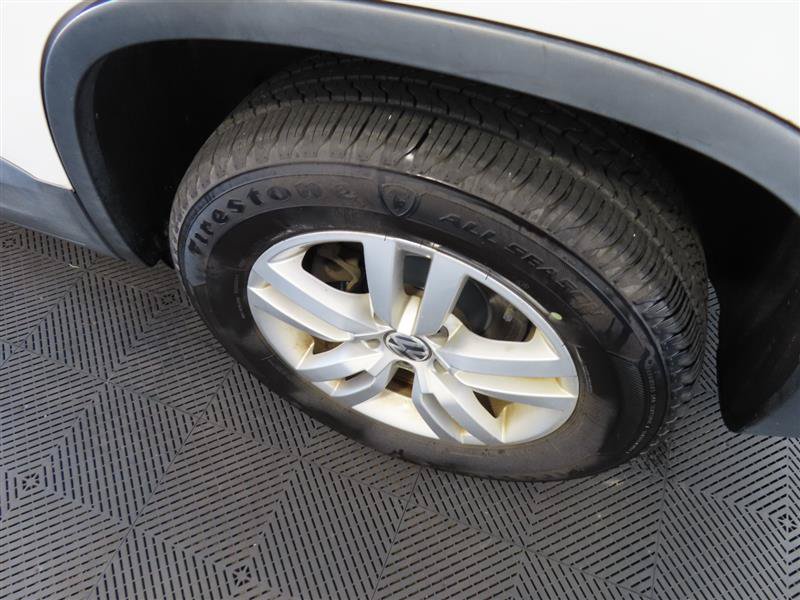 Used 2017 Volkswagen Tiguan S FWD image 8