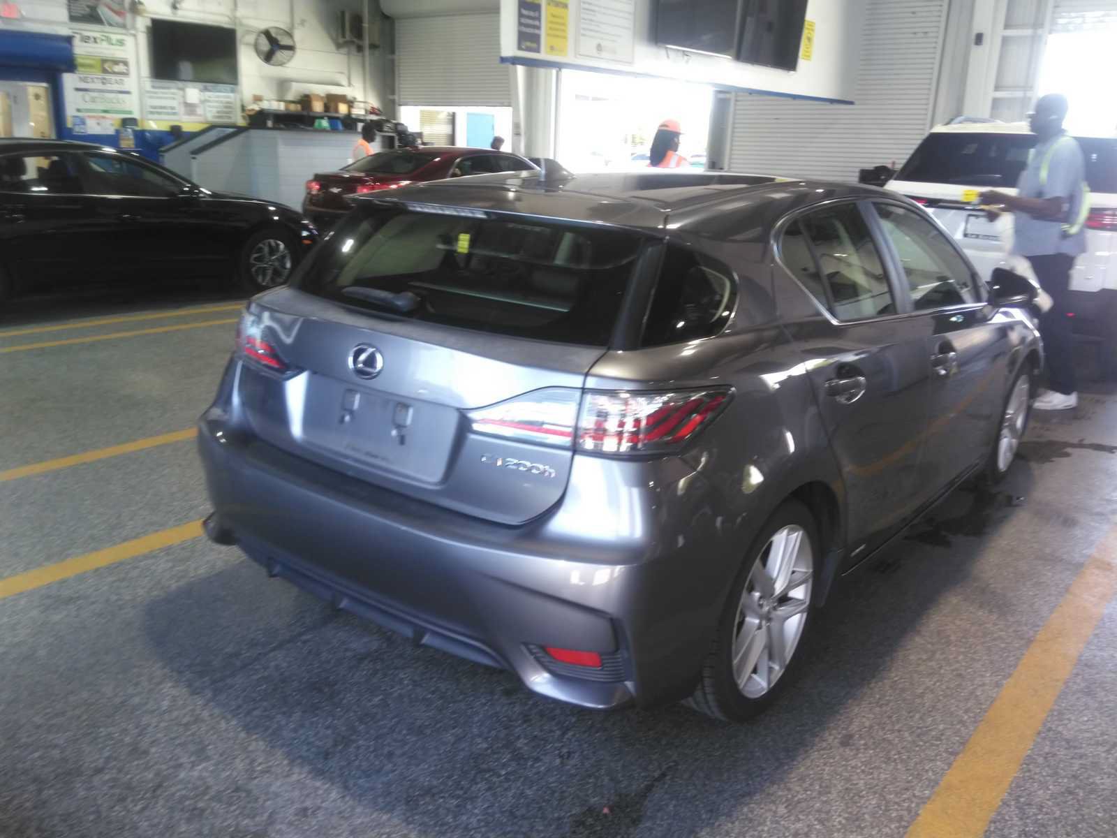 Used 2016 Lexus CT 200h w/ Navigation Package FWD image 9