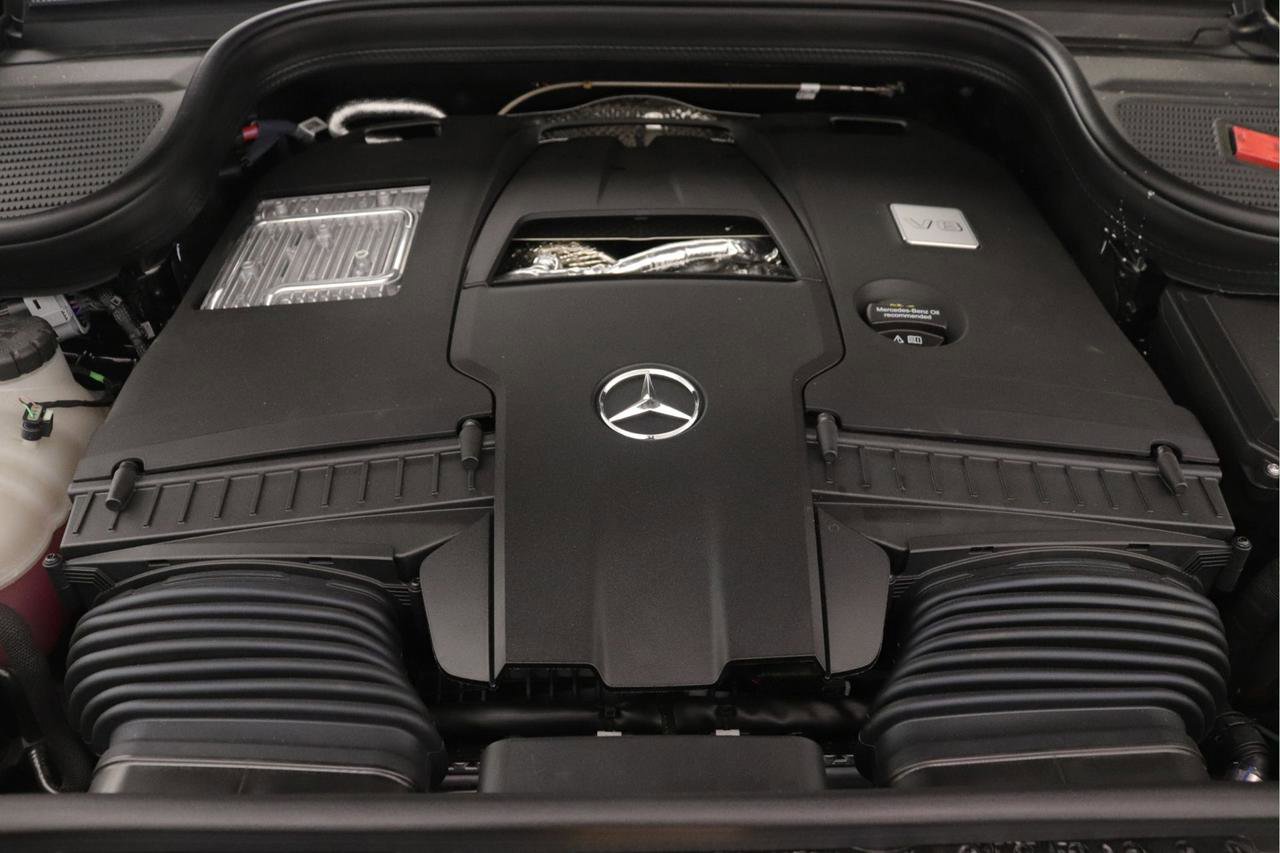 New 2026 Mercedes-Benz GLS 580 4MATIC image 9