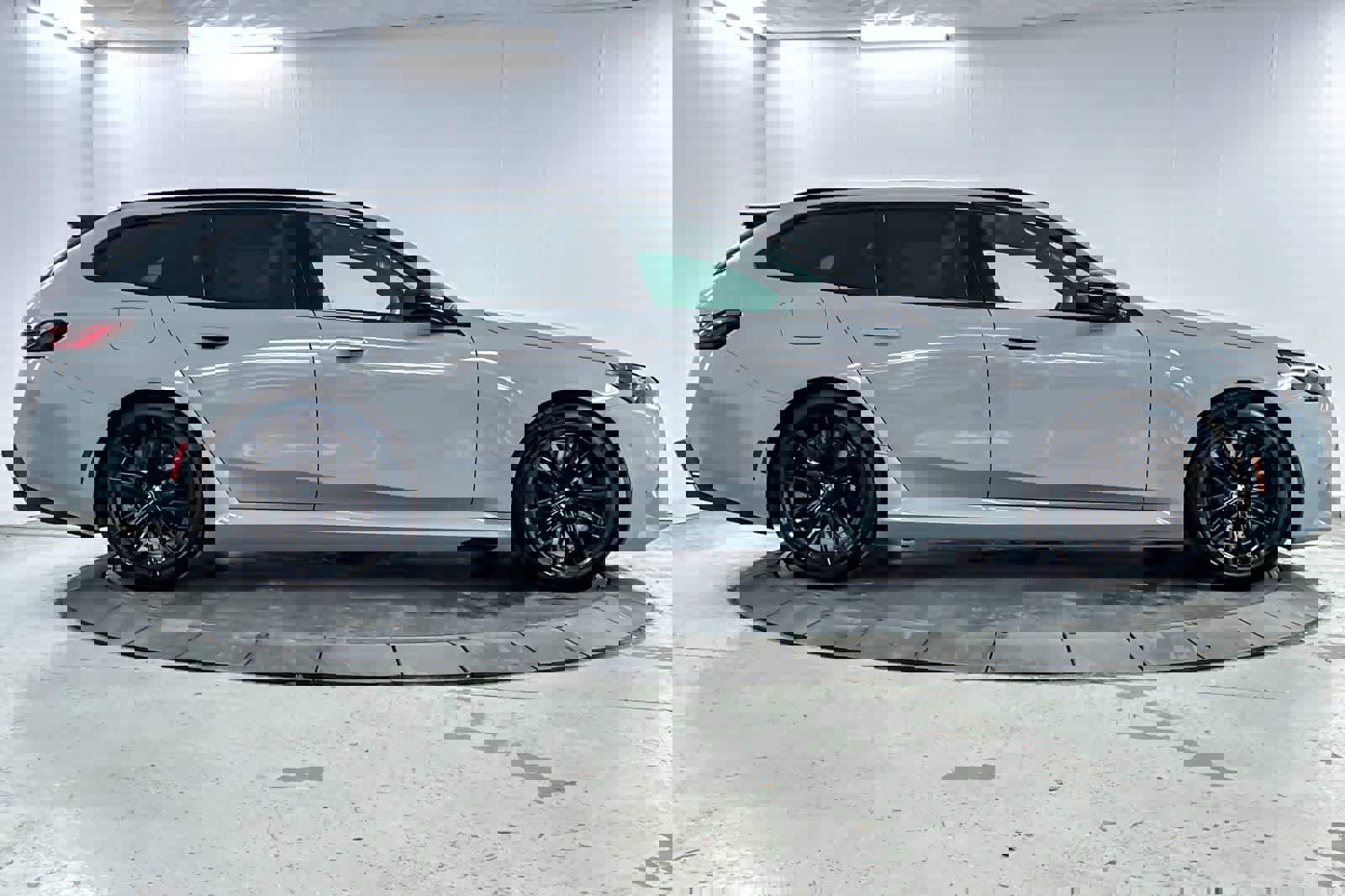 Used 2025 BMW M5 Touring w/ Executive Package image 8