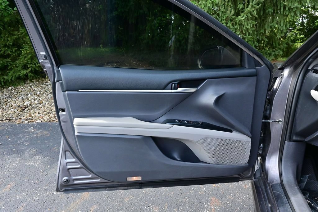 Used 2018 Toyota Camry SE w/ Moonroof Package FWD image 27