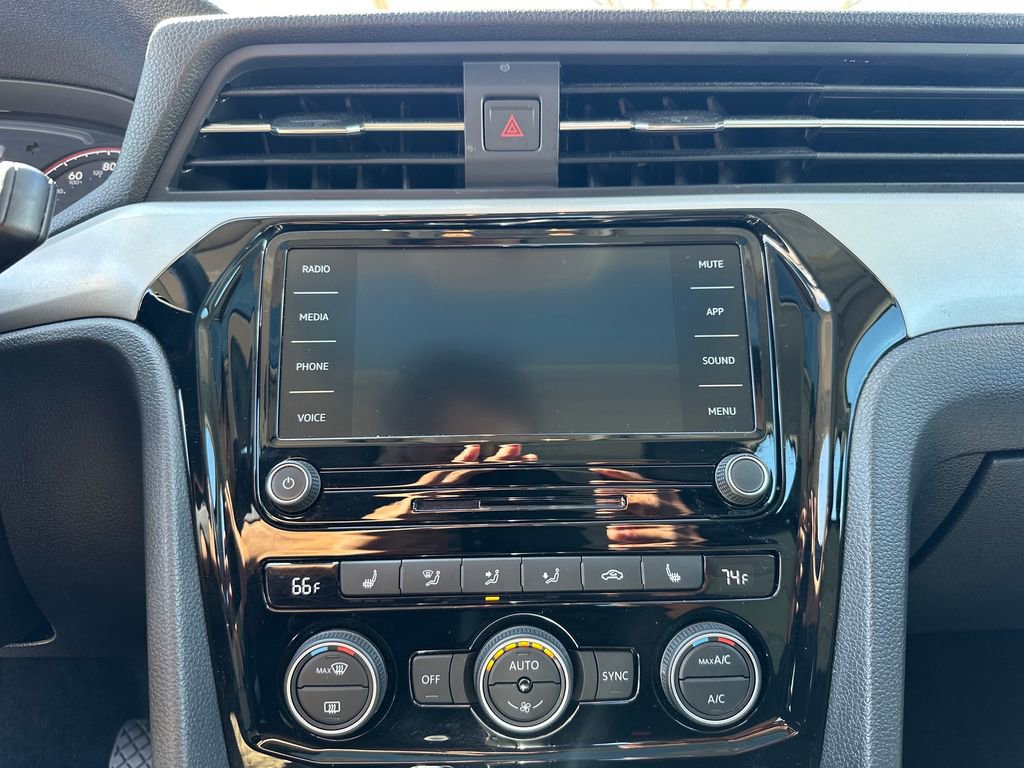 Used 2022 Volkswagen Passat 2.0T SE image 18