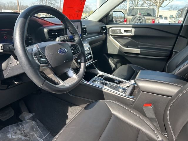 Used 2023 Ford Explorer XLT w/ Equipment Group 202A image 17