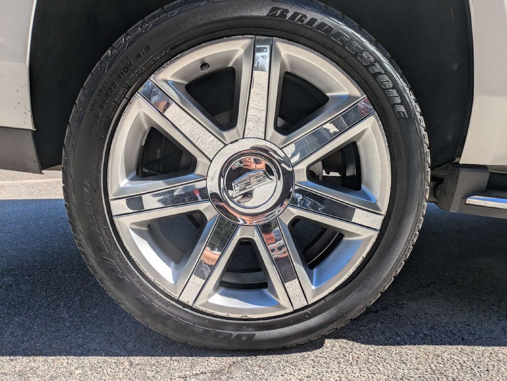 Used 2020 Cadillac Escalade Luxury AWD/4WD image 12