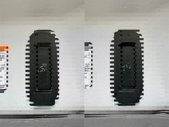 Used 2018 Toyota Sienna SE image 30