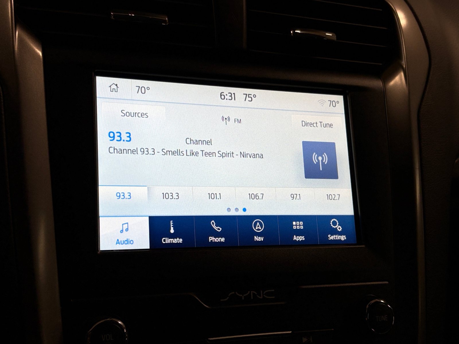 Used 2020 Ford Fusion SE FWD image 24
