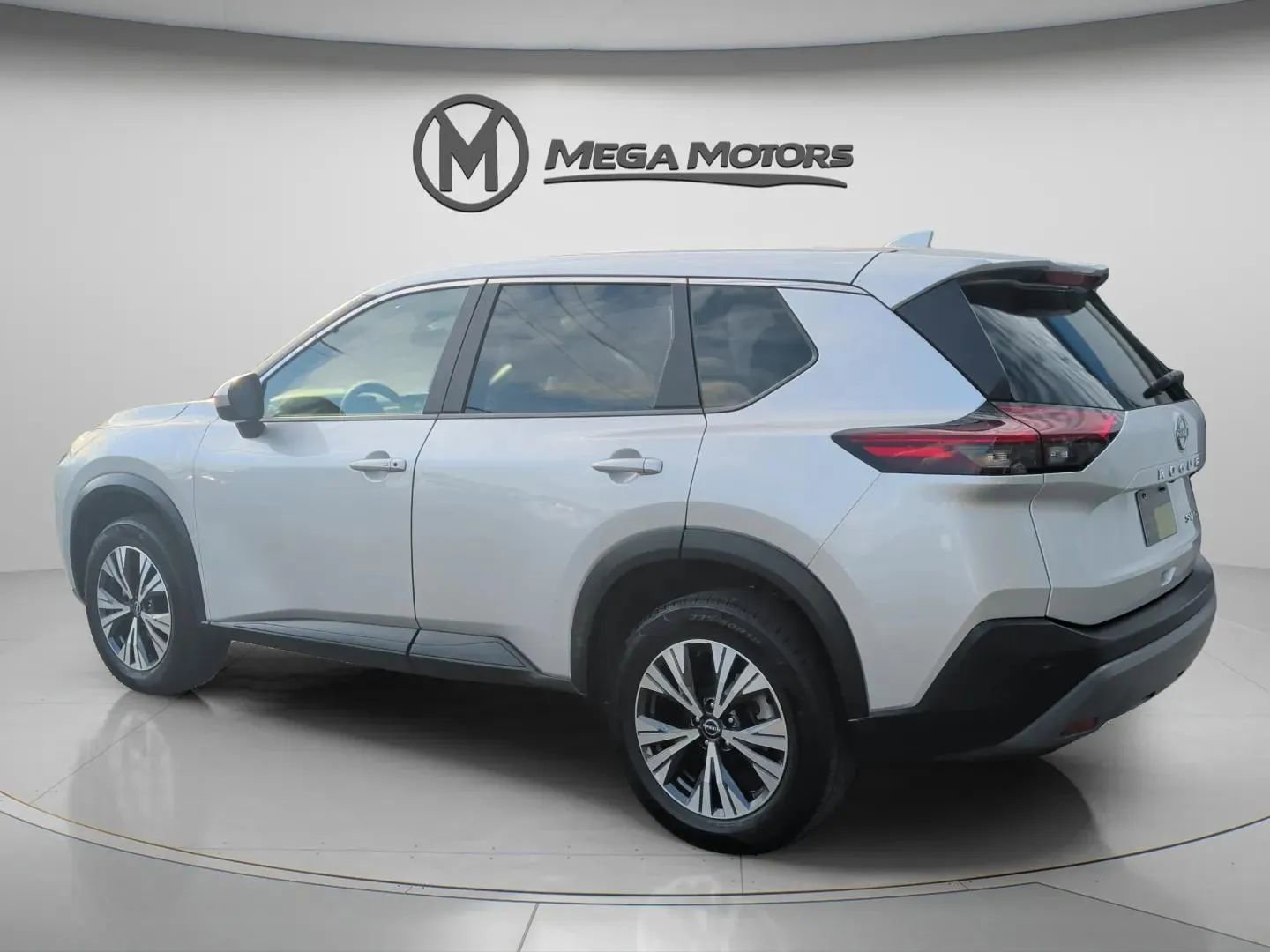 Used 2023 Nissan Rogue SV image 4