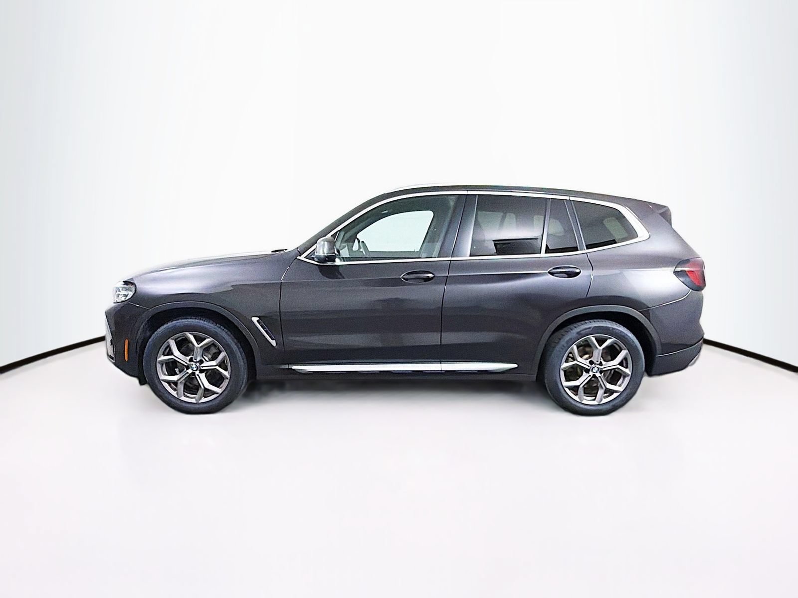 Used 2023 BMW X3 xDrive30i w/ Premium Package AWD/4WD image 4