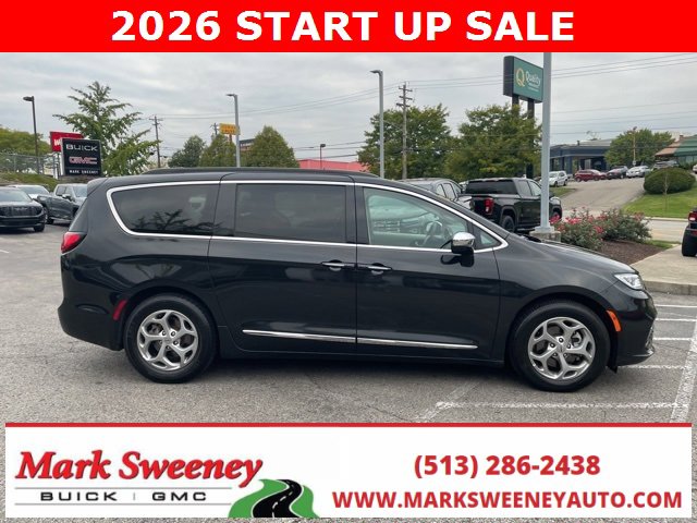 Used 2023 Chrysler Pacifica Limited image 5
