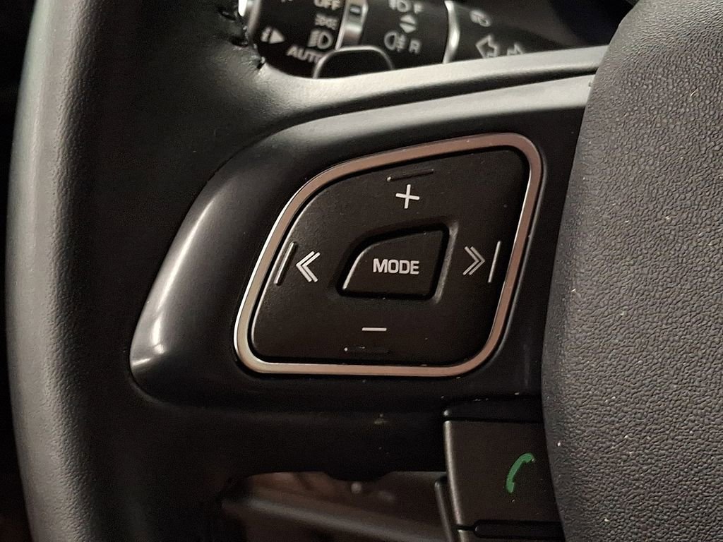 Used 2019 Land Rover Range Rover Evoque SE AWD/4WD image 18