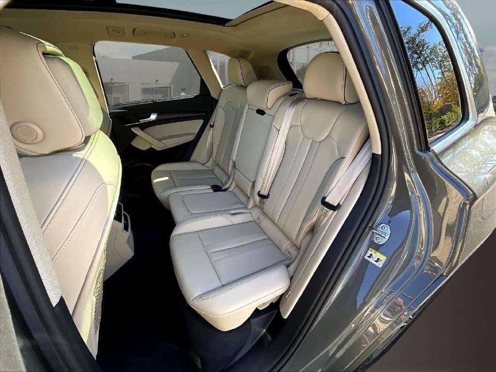 Used 2025 Audi Q5 e Premium Plus AWD/4WD image 24