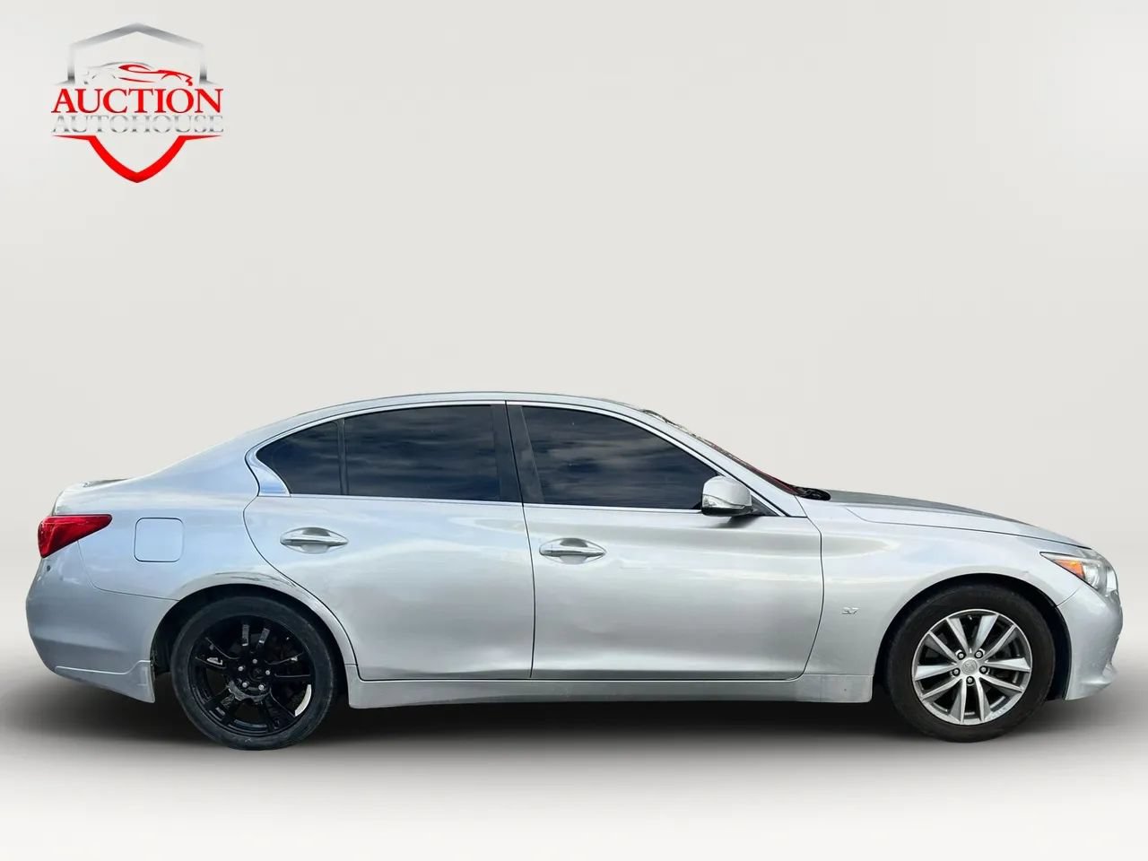 Used 2014 INFINITI Q50 Premium w/ Navigation Package AWD/4WD image 4