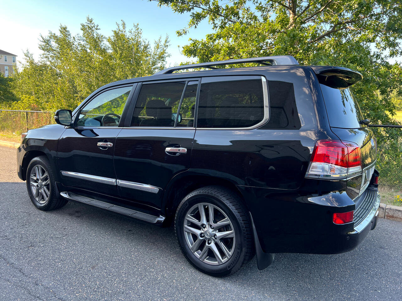 Used 2013 Lexus LX 570 4WD w/ Luxury Pkg image 4