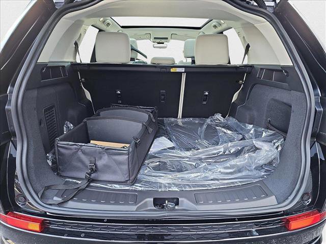 Used 2025 Land Rover Discovery Sport S image 12