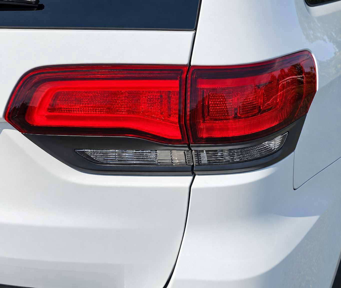 Used 2018 Jeep Grand Cherokee High Altitude AWD/4WD image 25