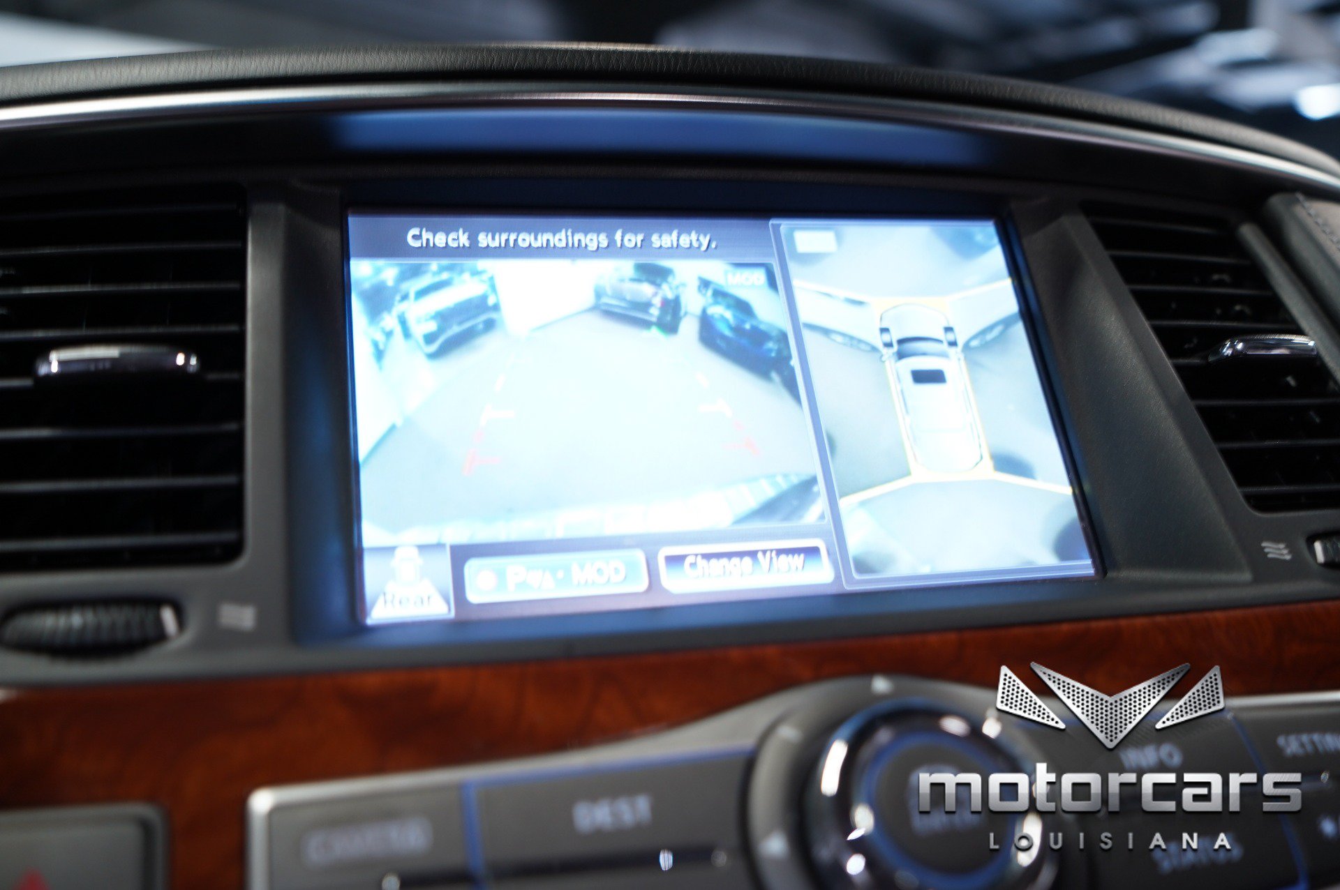 Used 2017 INFINITI QX80 2WD w/ Deluxe Technology Package image 31