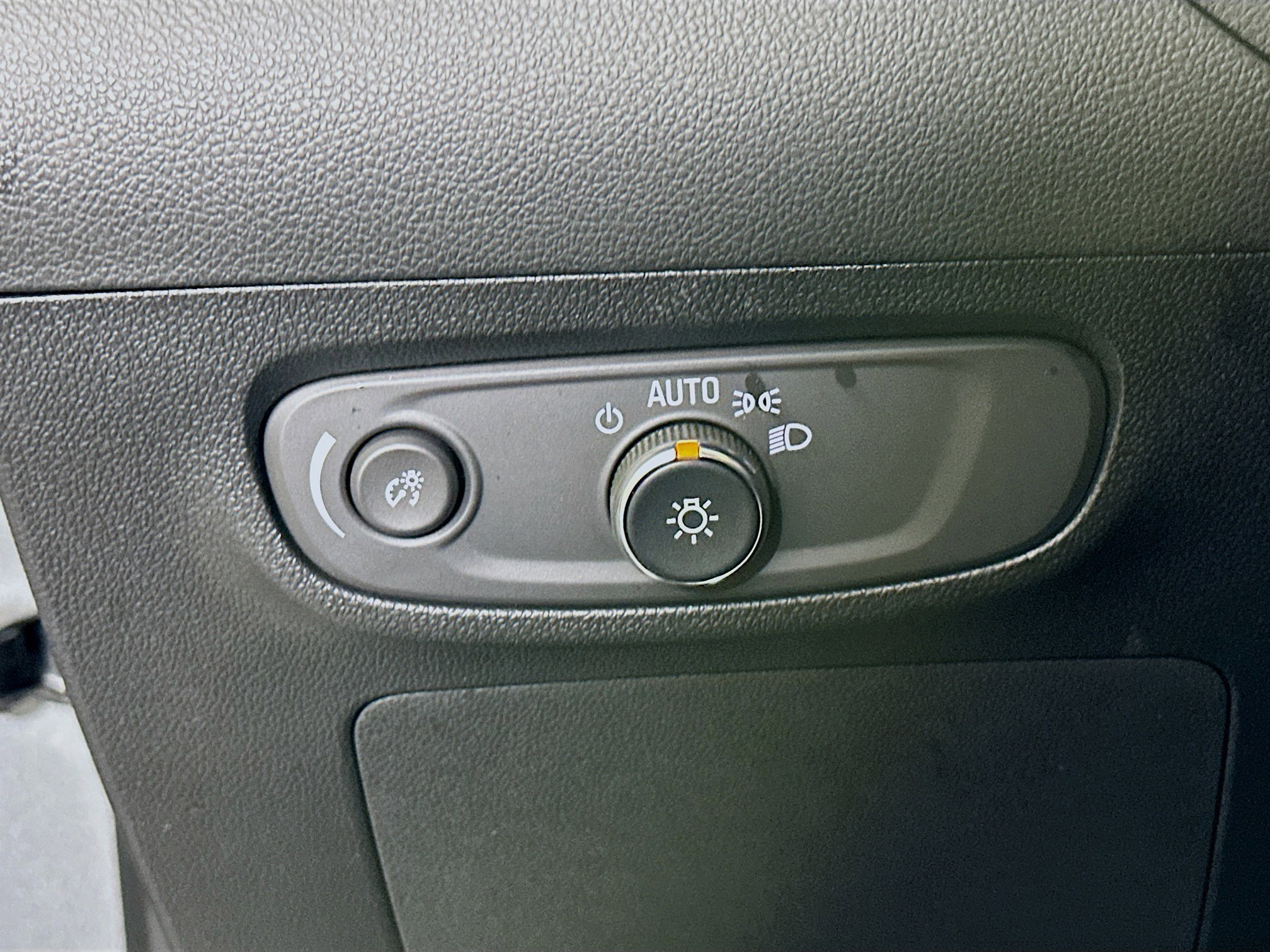 Used 2025 Buick Encore GX Preferred AWD/4WD image 16