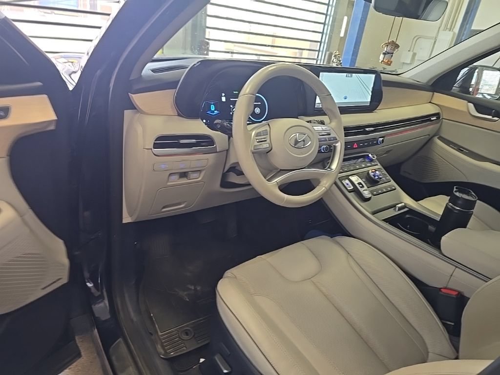 Used 2025 Hyundai Palisade Limited AWD/4WD image 6