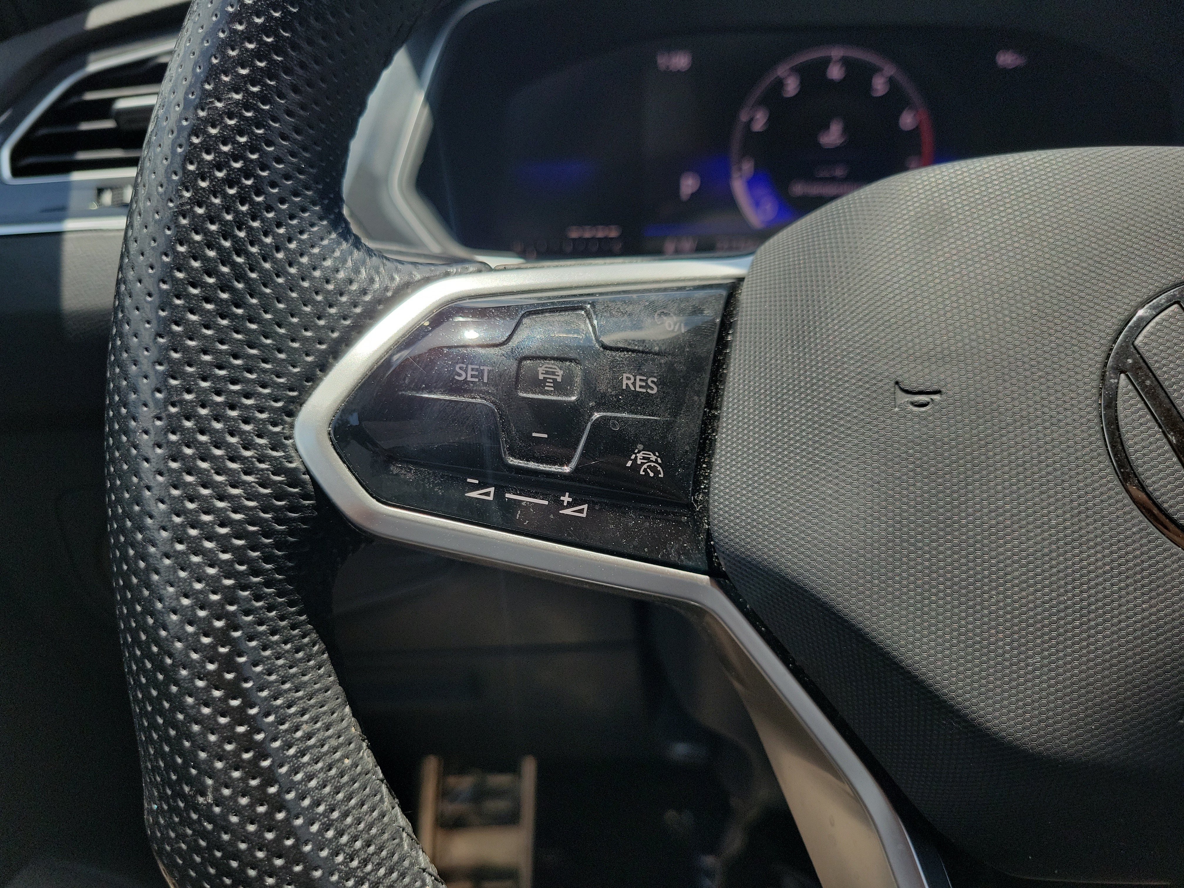 Certified 2023 Volkswagen Tiguan SE R-Line FWD image 26