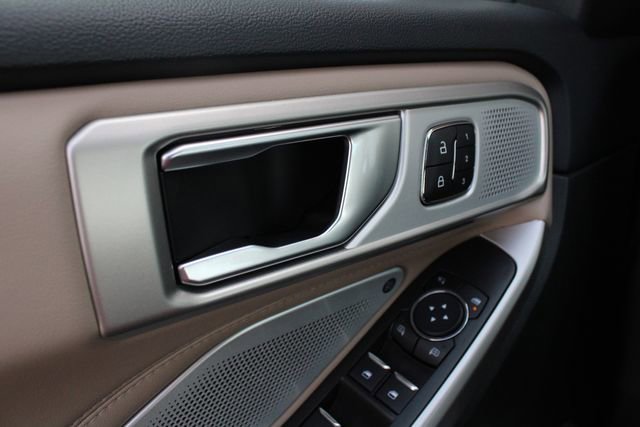 Used 2023 Ford Explorer Limited w/ Limited Technology Package image 7