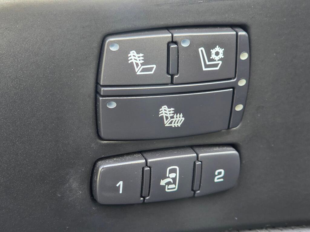 Used 2007 Cadillac DTS Performance image 36